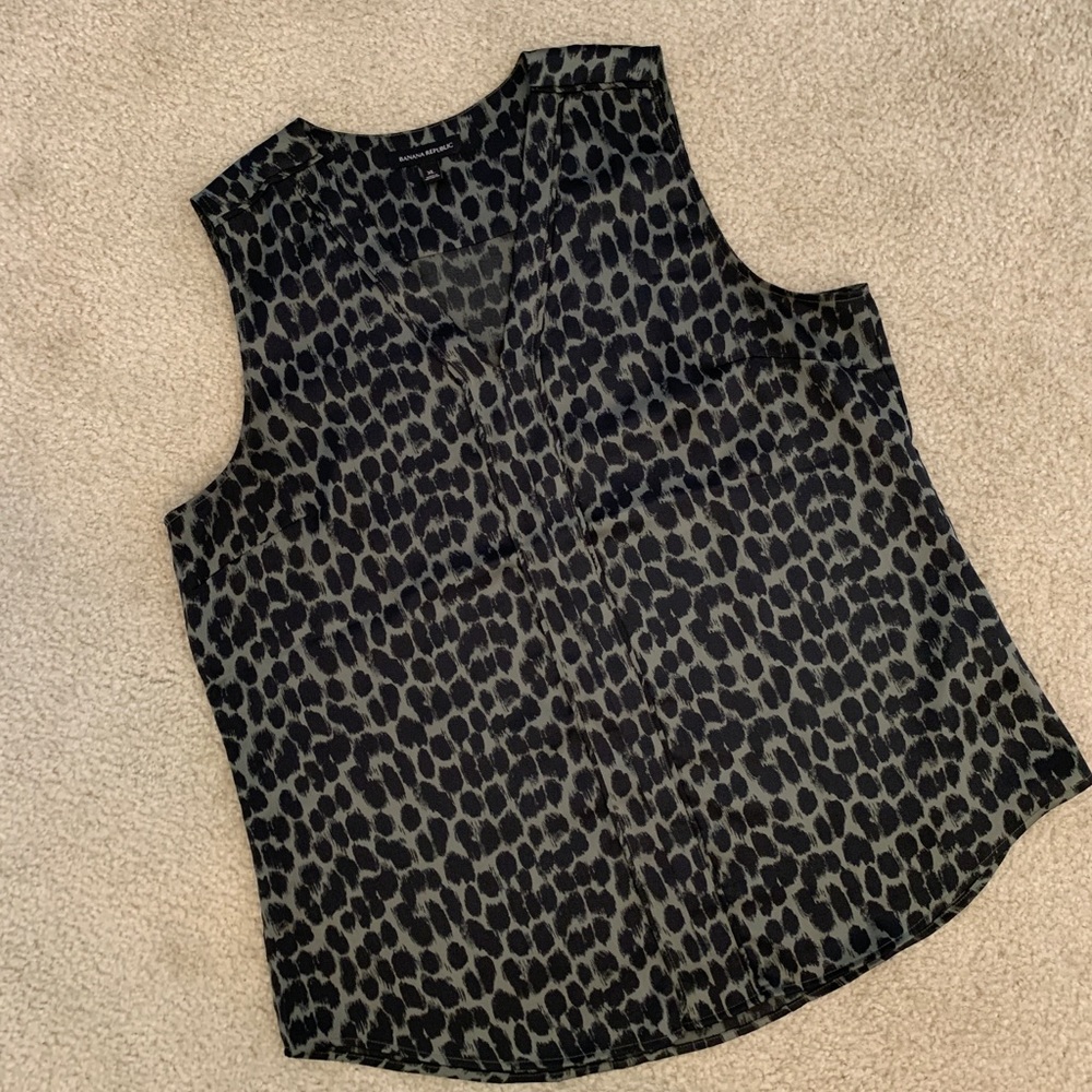 π«π Sleeveless Olive Green Leopard Print Top from BR - Picture 7 of 13